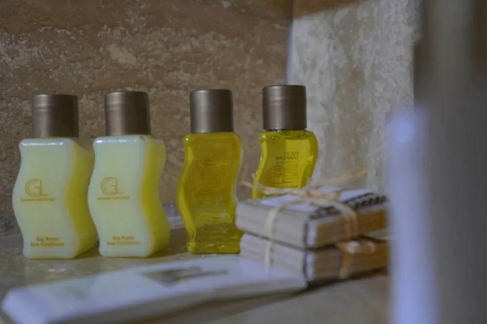 Honeymoon Cave Suite