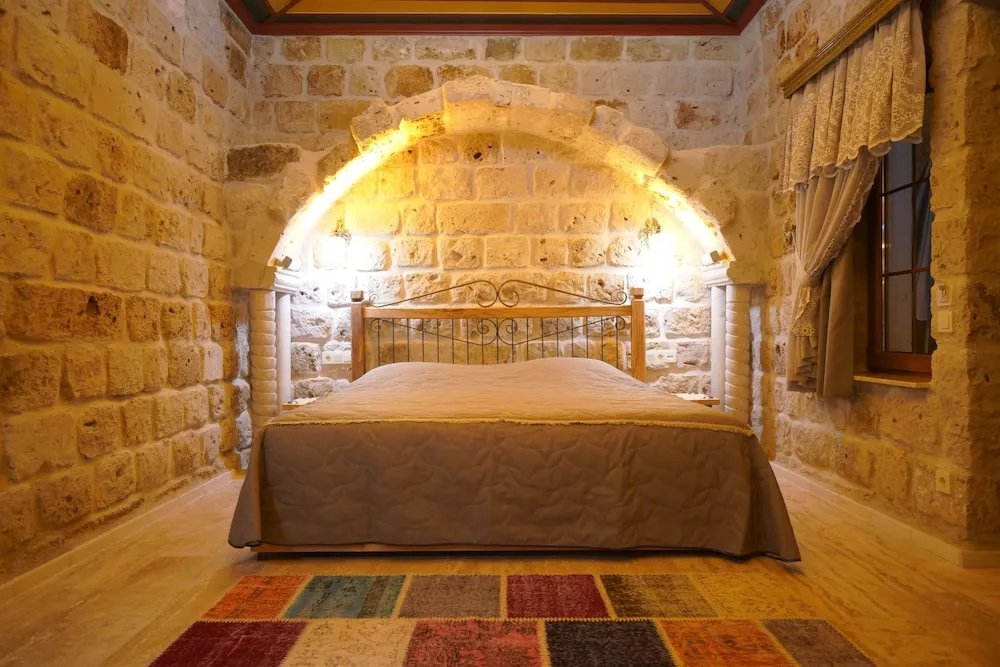 Deluxe Stone Room