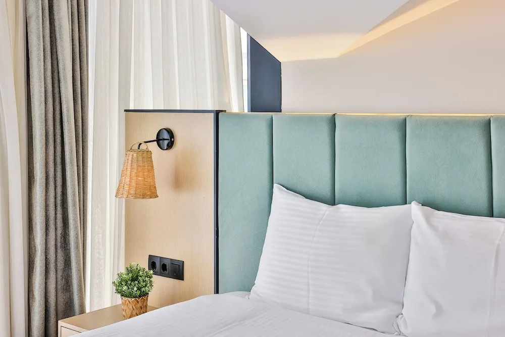 Design Apart Daire, 1 Büyük (Queen) Boy Yatak ve Çekyat, Deniz Manzaralı