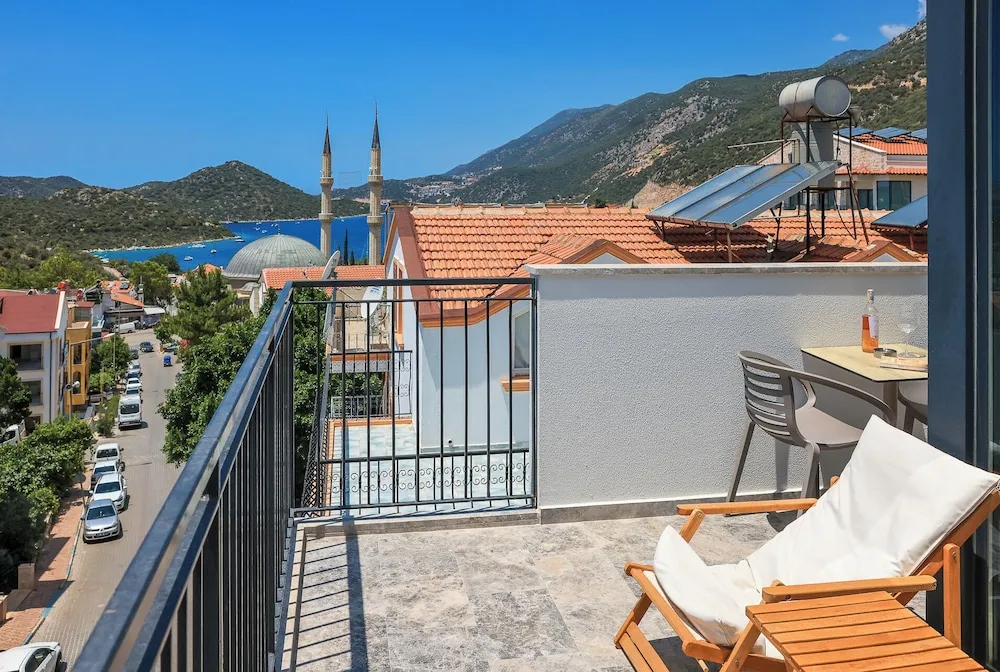 Design Apart Daire, 1 Büyük (Queen) Boy Yatak ve Çekyat, Deniz Manzaralı