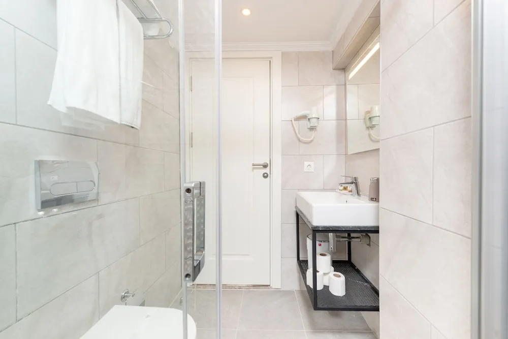 Standard Tek Büyük Yataklı Oda