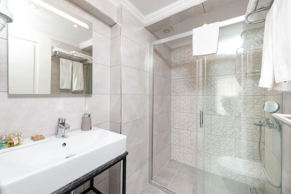 Standard Tek Büyük Yataklı Oda