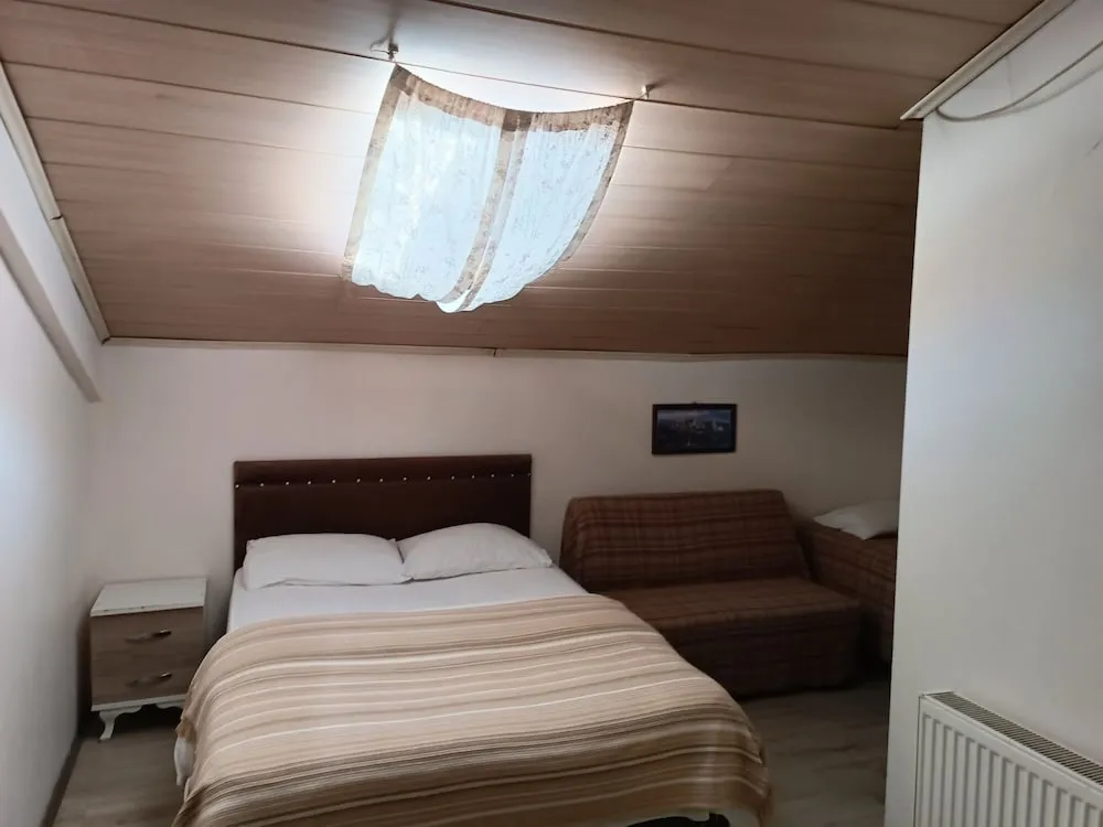 Çatı Katı Süiti (Penthouse)
