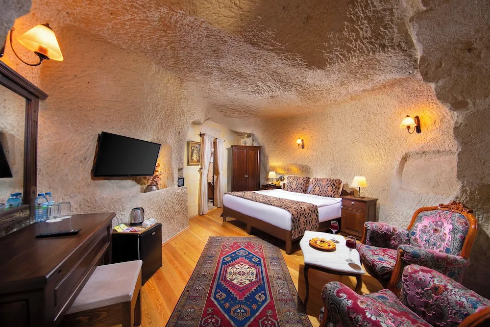 Deluxe Cave Room 202