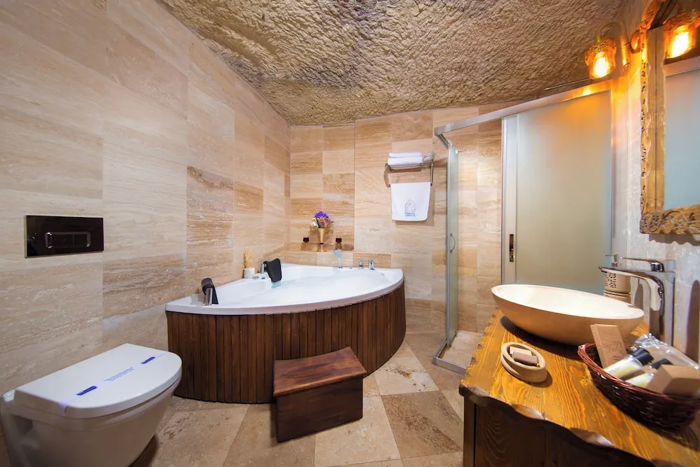 Deluxe Cave Room 202