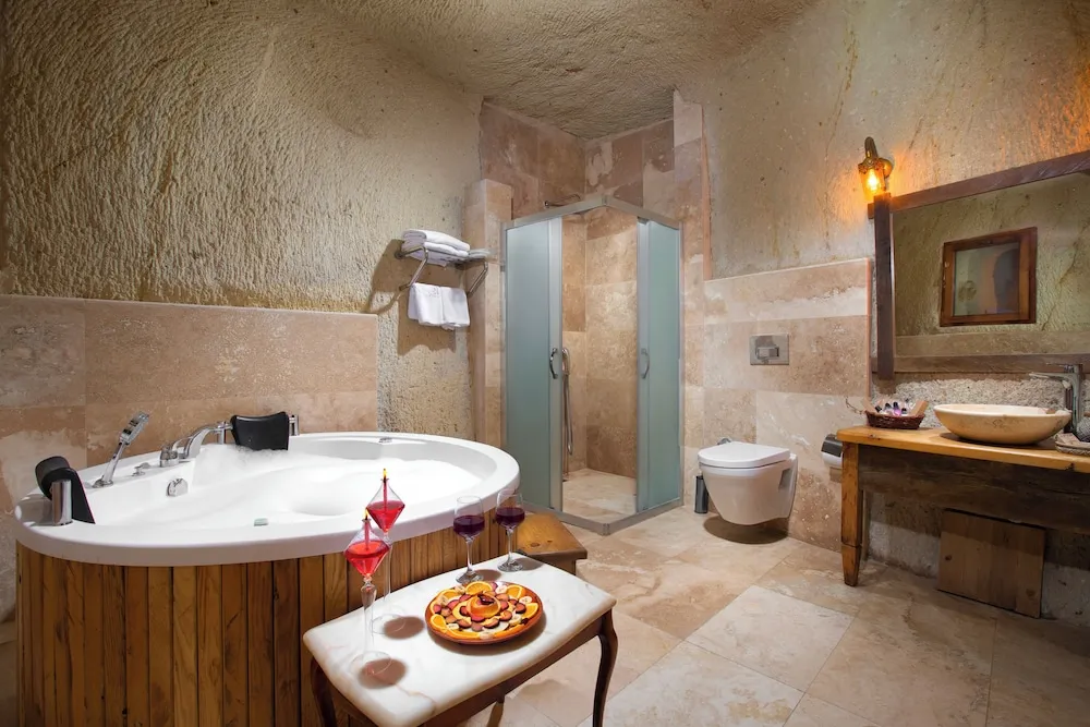 Deluxe Cave Room 302