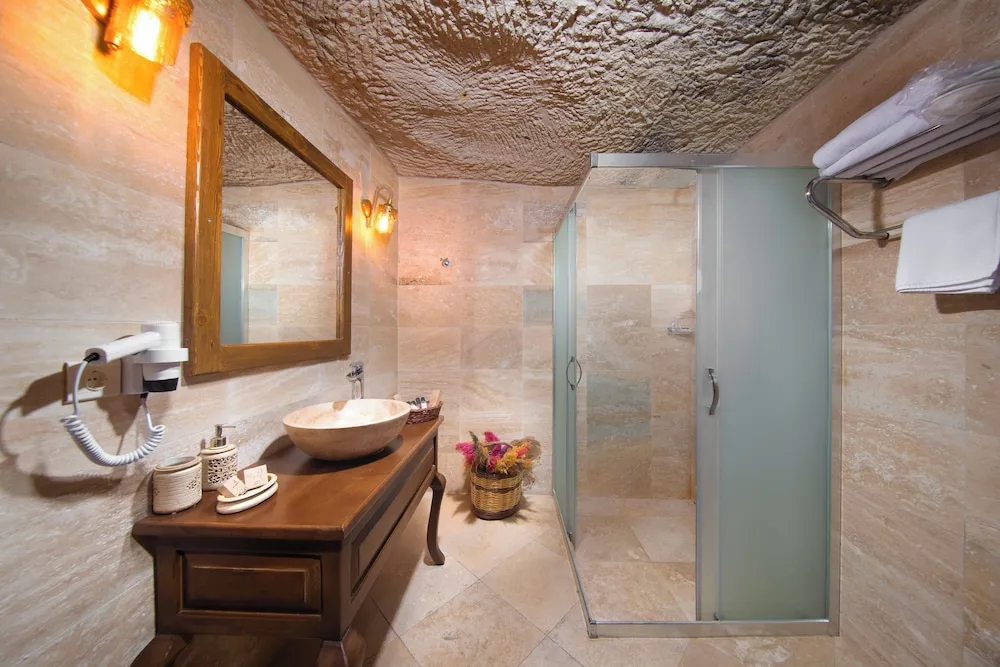 Standard Cave Room 203