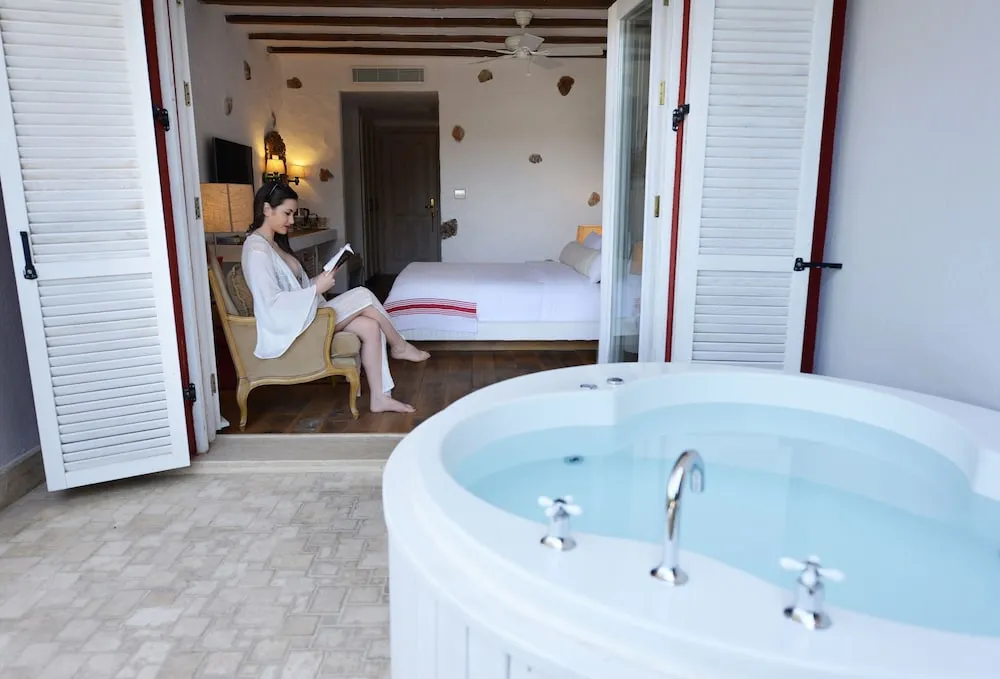 Premium Room, Side Sea View with Jacuzzi