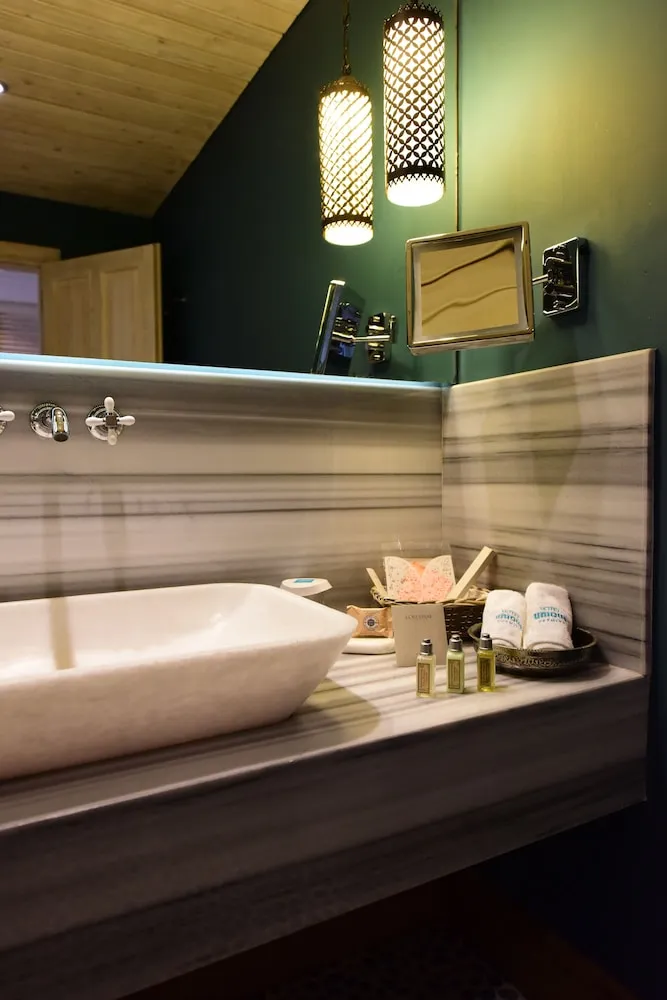 Queen Suite, Sea View with Jacuzzi