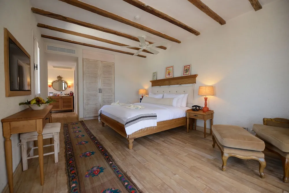 Deluxe Suite, Sea View with Jacuzzi