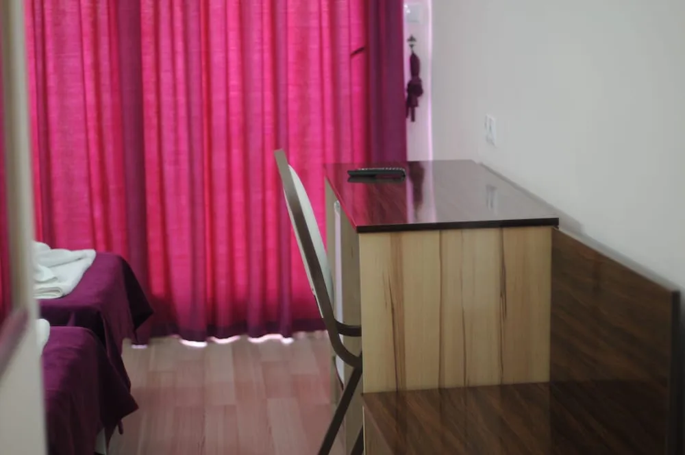 Üç Kişilik Oda