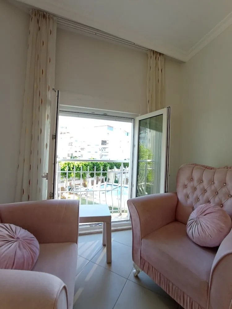 Honeymoon Apart Daire, 1 Yatak Odası, Balkon, Havuz Manzaralı