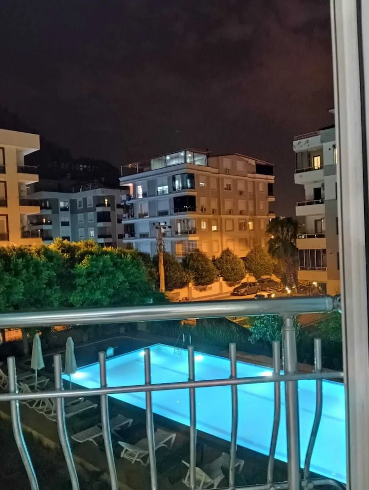 Honeymoon Apart Daire, 1 Yatak Odası, Balkon, Havuz Manzaralı