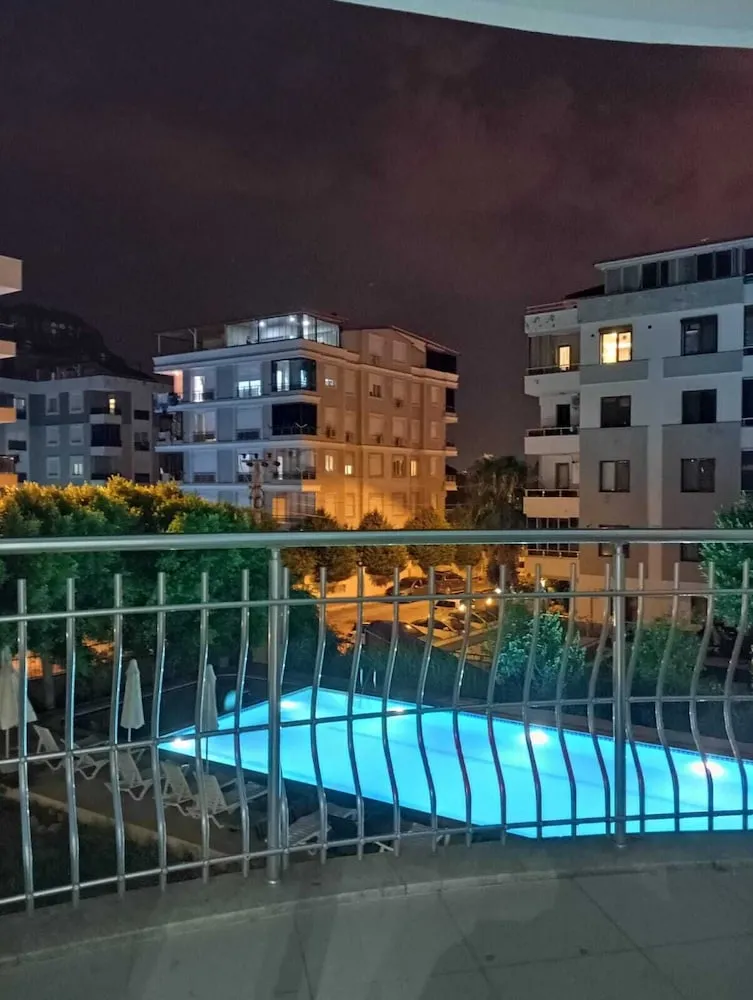 Romantic Apart Daire, 1 Yatak Odası, Balkon, Havuz Manzaralı