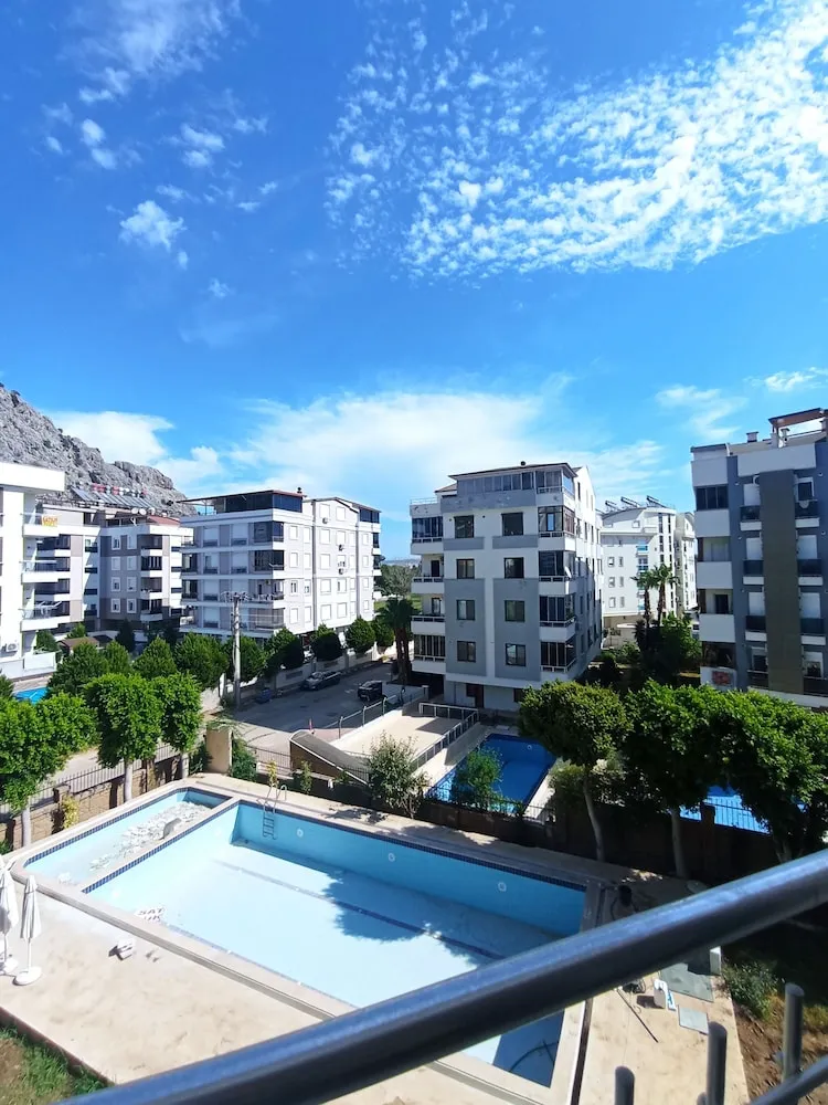 Design Apart Daire, 1 Yatak Odası, Balkon, Havuz Manzaralı