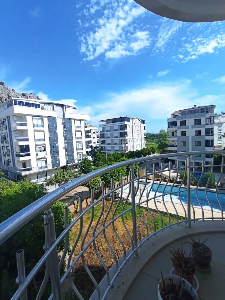 Family Apart Daire, 1 Yatak Odası, Balkon, Havuz Manzaralı
