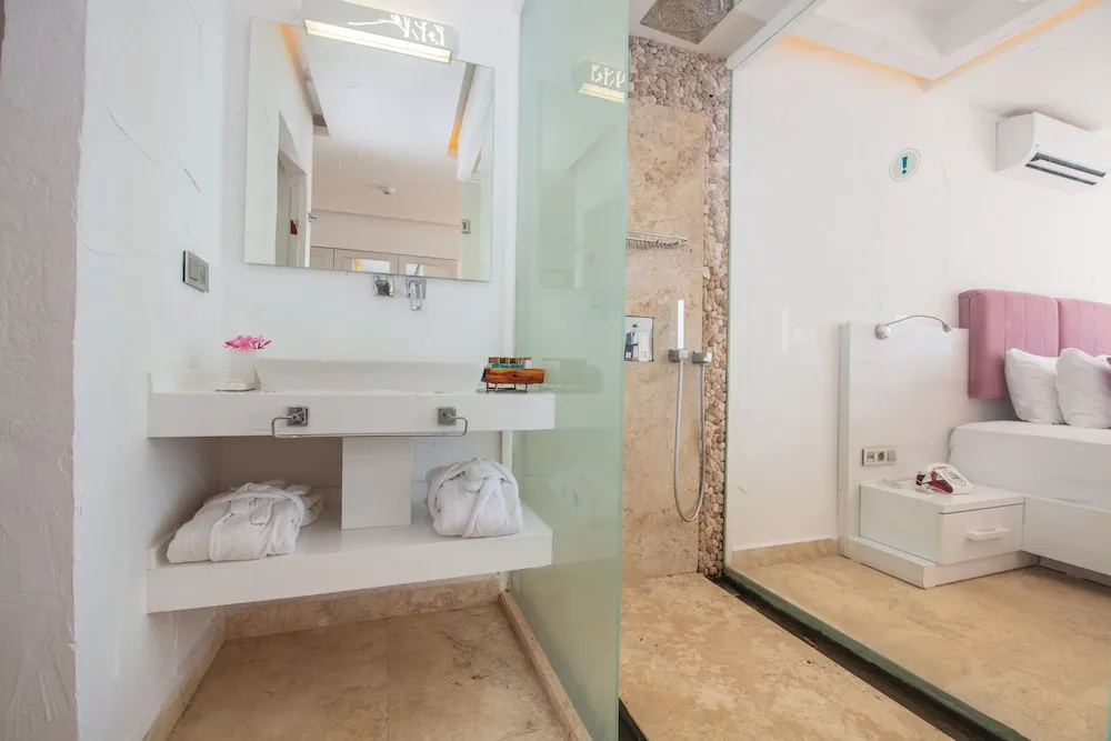 Superior Tek Büyük veya İki Ayrı Yataklı Oda, 1 En Büyük (King) Boy Yatak, Balkon, Deniz Manzaralı