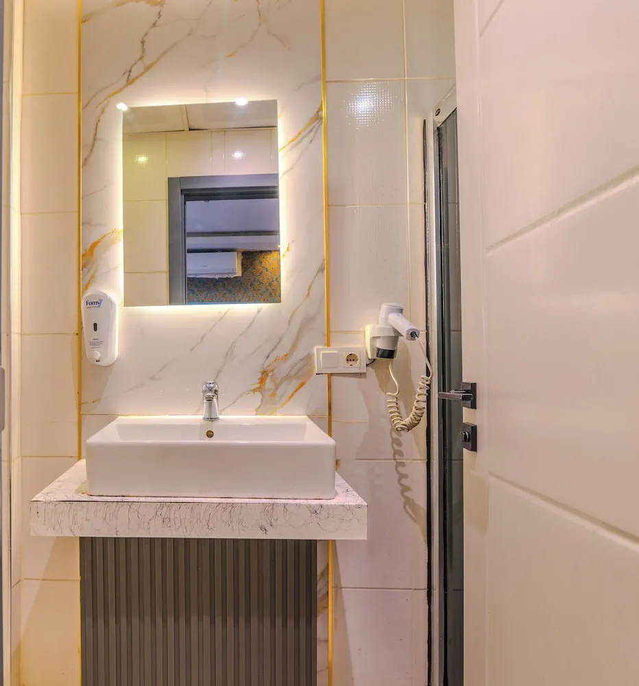 2+1 (Two Bedroom, One Saloon Apartment)