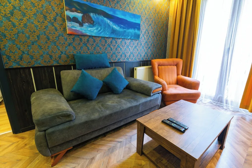 2+1 (Two Bedroom, One Saloon Apartment)