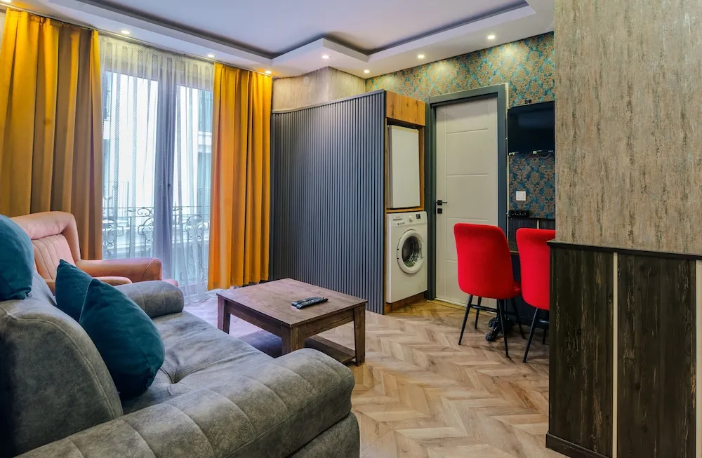 2+1 (Two Bedroom, One Saloon Apartment)