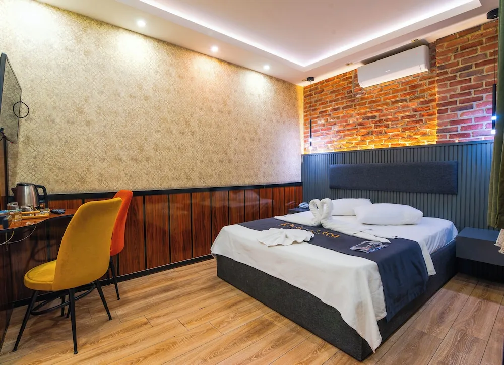 2+1 (Two Bedroom, One Saloon Apartment)