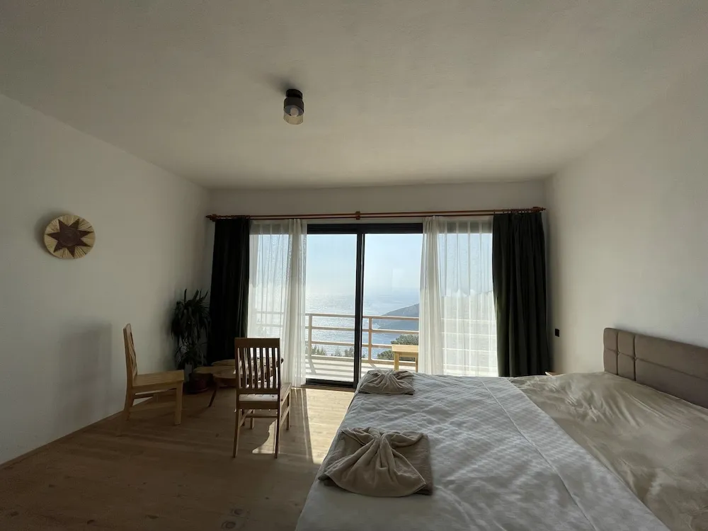 Design Üç Kişilik Oda, Deniz Manzaralı