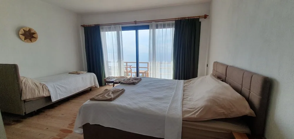 Design Üç Kişilik Oda, Deniz Manzaralı