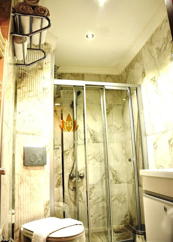 Economy Tek Büyük veya İki Ayrı Yataklı Oda