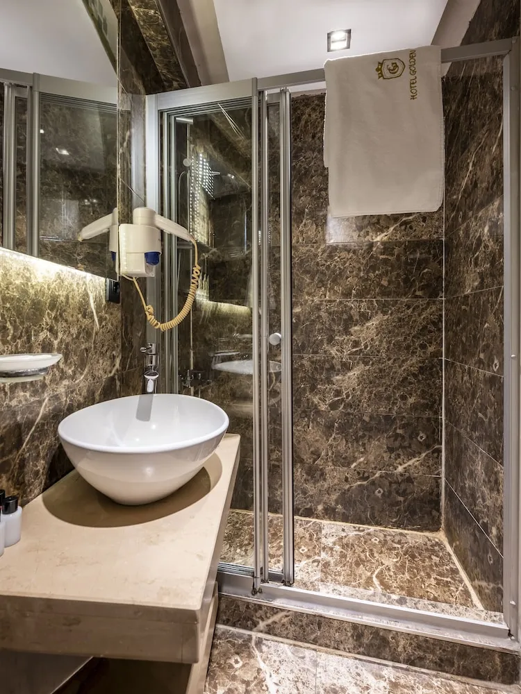 Standard Tek Büyük Yataklı Oda