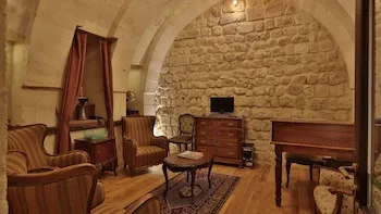 Golden Cave Suites