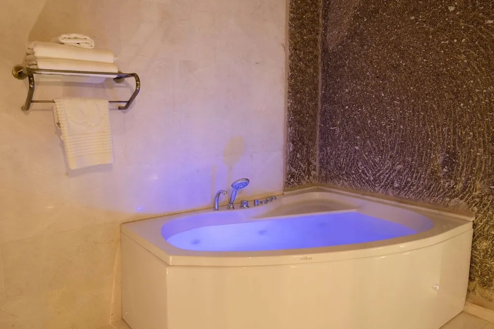 Honeymoon Üç Kişilik Oda