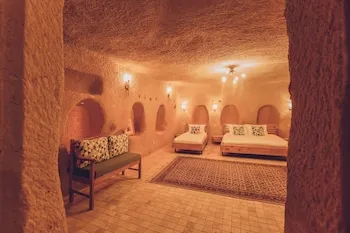 Pinhan Cave Suites