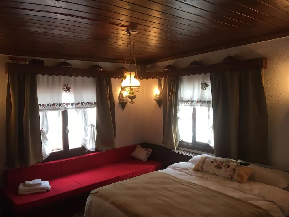 Traditional Oda, Bahçe Manzaralı