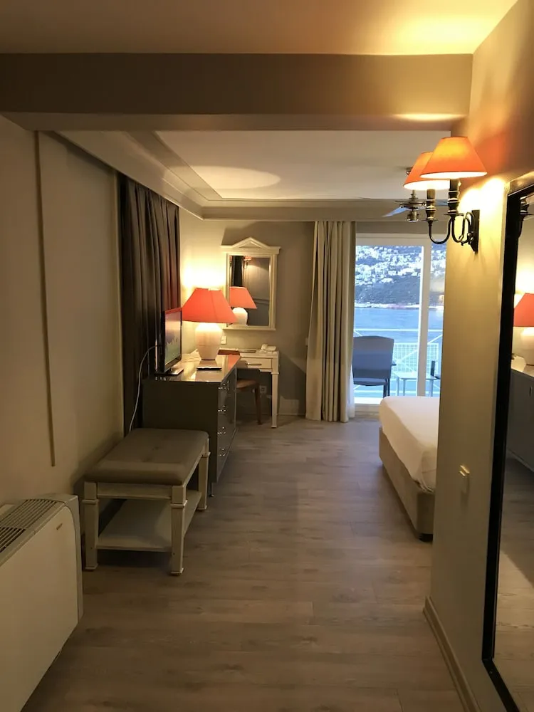 Junior Süit, Deniz Manzaralı, Köşe