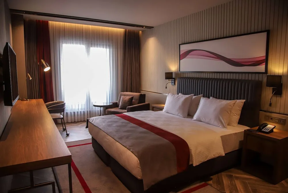 Superior Oda, Sigara İçilebilir (1 Queen Bed & 1 Twin Bed)