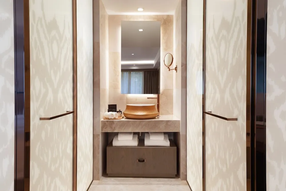 Burdock Galata Suite, Courtyard View