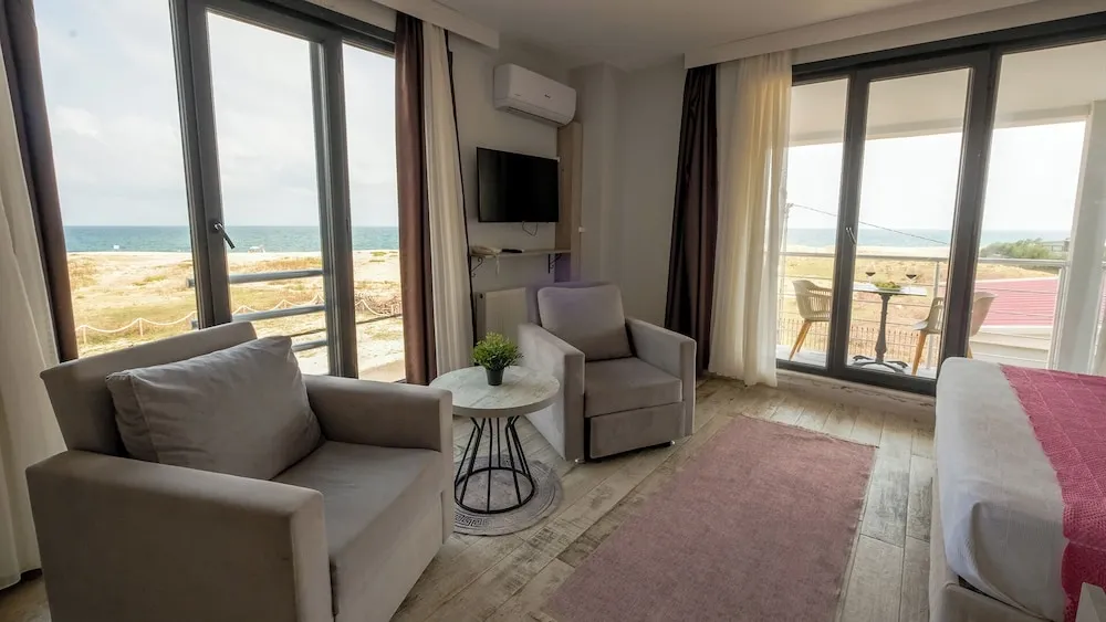 Deluxe Room with Balcony Sea View