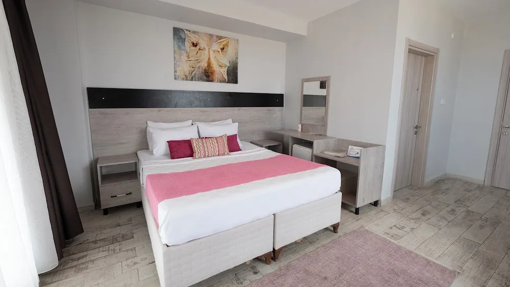 Deluxe Room with Balcony Sea View