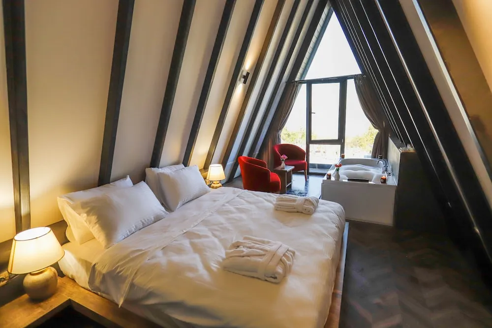 Executive Bungalov, 1 Büyük (Queen) Boy Yatak ve Çekyat, Kişiye Özel Havuzlu, Dağ Manzaralı