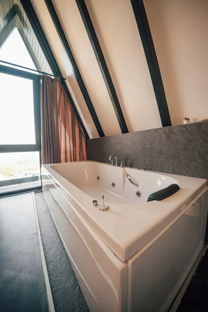 Executive Bungalov, 1 Büyük (Queen) Boy Yatak ve Çekyat, Kişiye Özel Havuzlu, Dağ Manzaralı