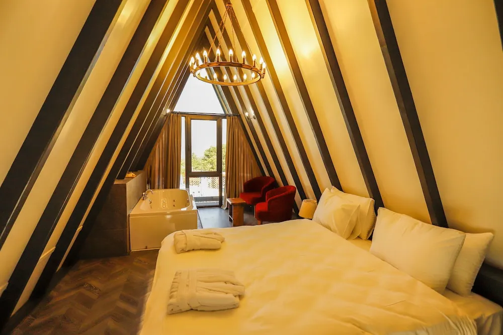 Deluxe Bungalov, 3 Yatak Odası, Sıcak Su Küveti, Göl Manzaralı