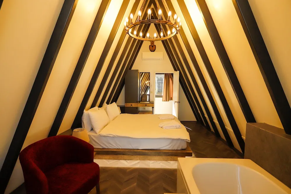 Deluxe Bungalov, 3 Yatak Odası, Sıcak Su Küveti, Göl Manzaralı