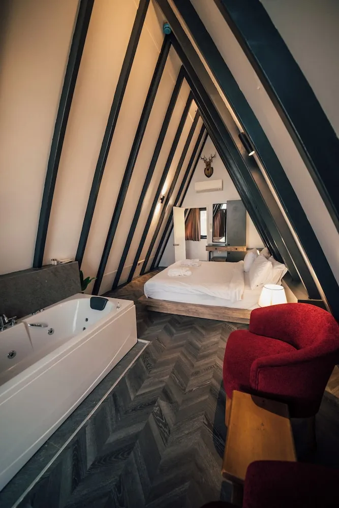 Deluxe Bungalov, 3 Yatak Odası, Sıcak Su Küveti, Göl Manzaralı
