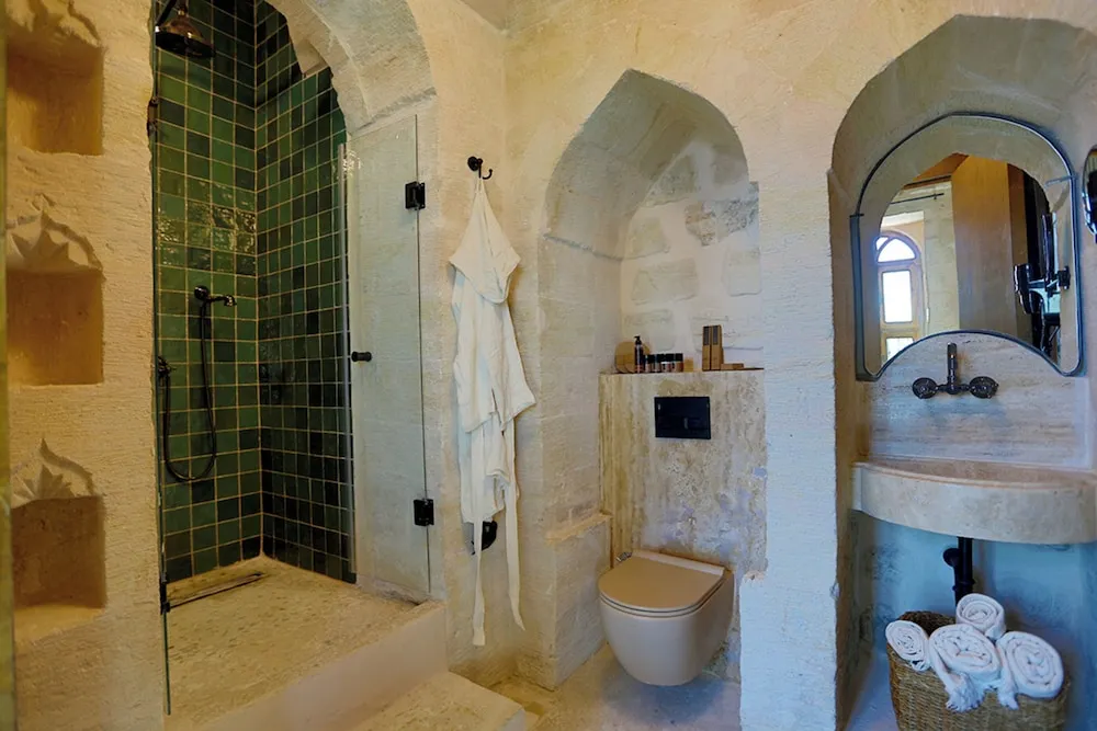 Deluxe Tek Büyük Yataklı Oda, Özel Banyo, Avlu Manzaralı