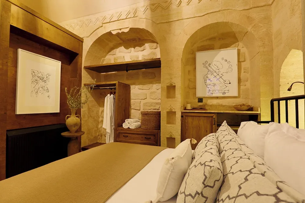 Deluxe Tek Büyük Yataklı Oda, Özel Banyo, Avlu Manzaralı