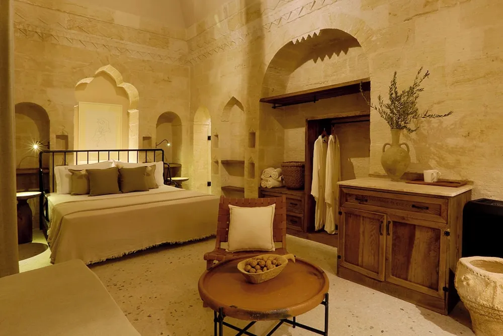Deluxe Tek Büyük Yataklı Oda, Özel Banyo, Avlu Manzaralı