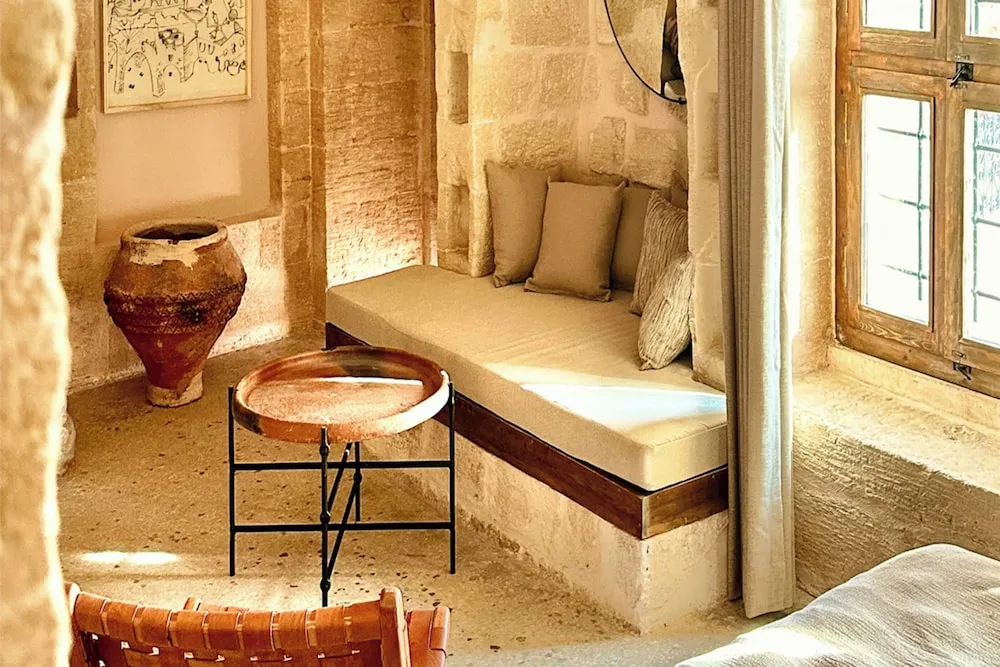 Deluxe Tek Büyük Yataklı Oda, Özel Banyo, Avlu Manzaralı