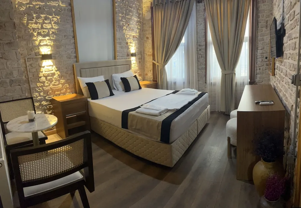 Romantic Üç Kişilik Oda