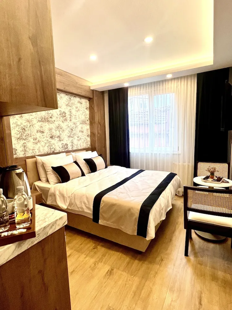 Deluxe Tek Büyük Yataklı Oda