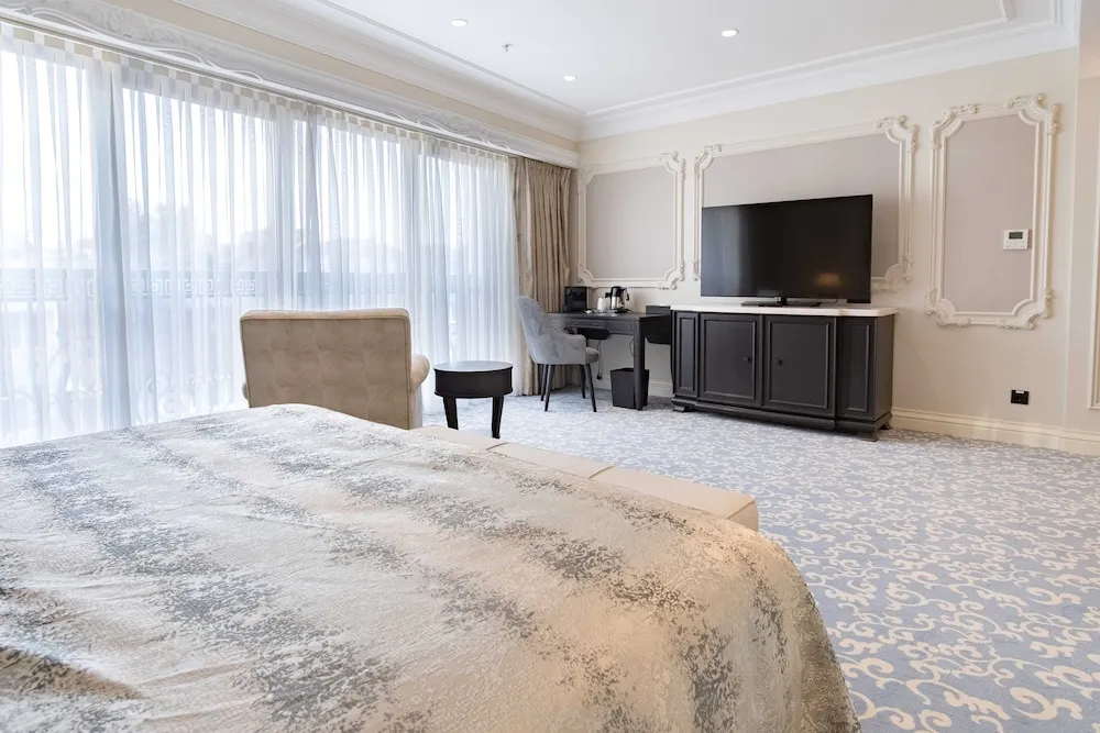 Family Suite Room with City View